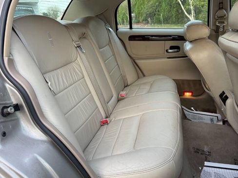 Used 2001 Lincoln Town Car Signature image 13