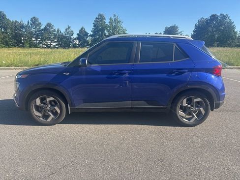 Used 2022 Hyundai Venue Limited w/ Cargo Package FWD image 4