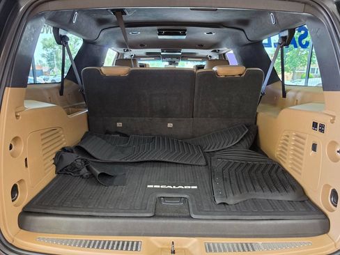 Used 2019 Cadillac Escalade ESV Platinum AWD/4WD image 24