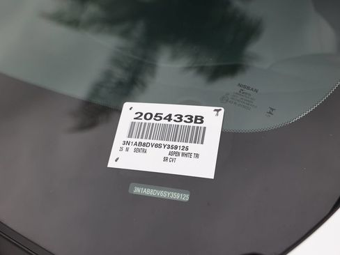 Used 2025 Nissan Sentra SR FWD image 38