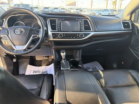 Used 2014 Toyota Highlander Limited image 14