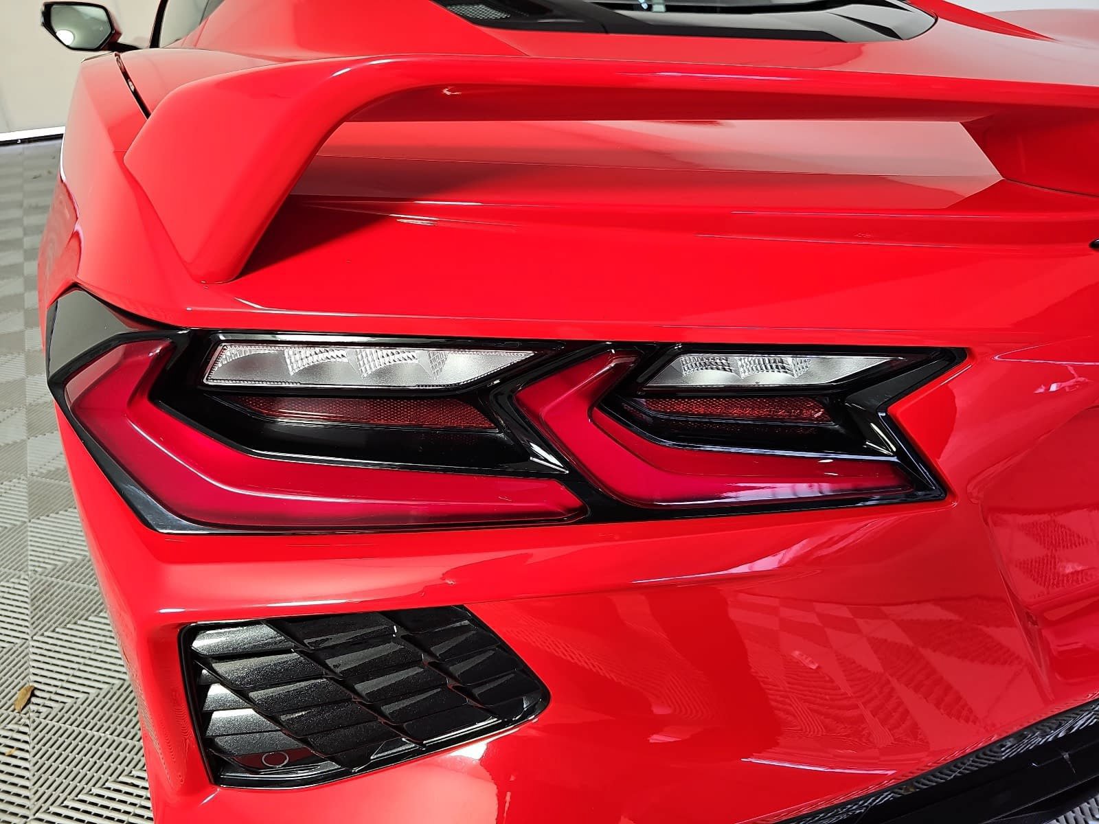Used 2021 Chevrolet Corvette Stingray Premium Cpe w/ Z51 Performance Package RWD image 28