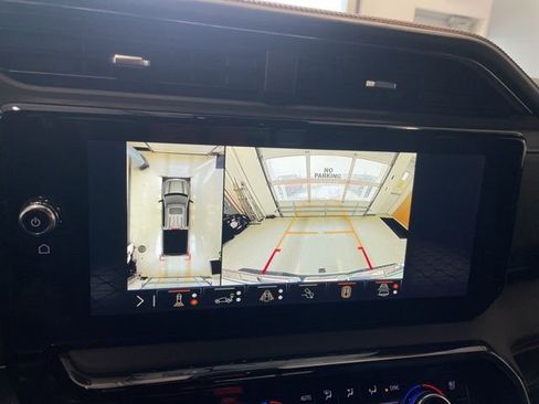 Used 2024 GMC Sierra 1500 AT4 w/ AT4 Premium Package image 3