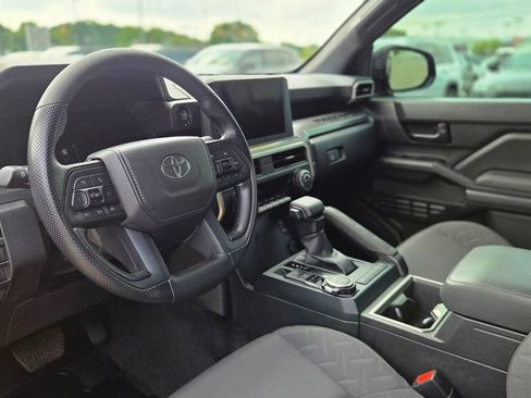 Used 2025 Toyota Tacoma SR5 AWD/4WD image 14