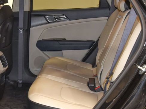 Used 2023 Kia Sportage EX image 4