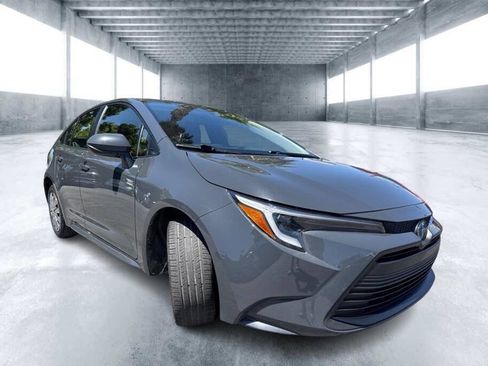 Used 2023 Toyota Corolla LE FWD image 2