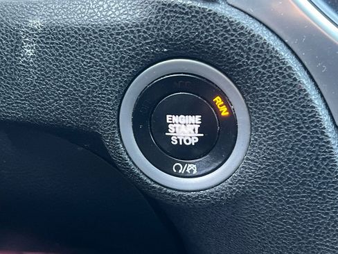 Used 2018 Chrysler 300 Limited image 18