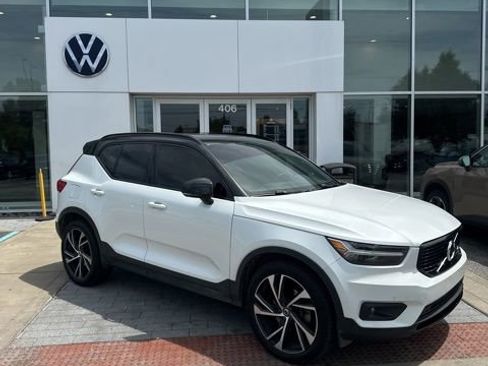 Used 2021 Volvo XC40 T5 R-Design w/ Climate Package AWD/4WD image 2