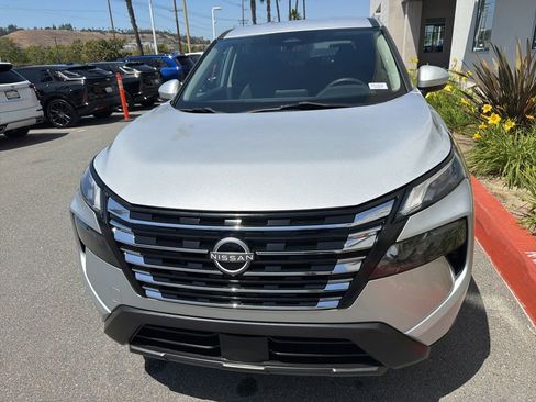 Used 2024 Nissan Rogue SV FWD image 1