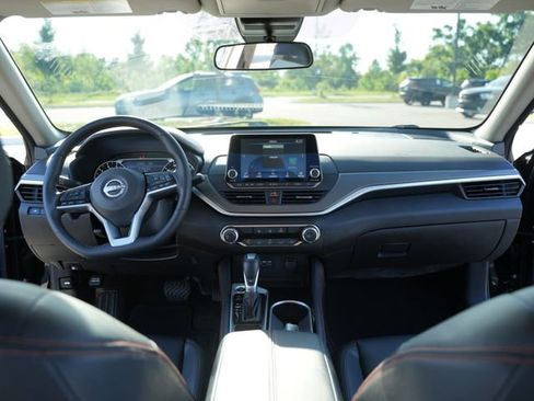 Used 2025 Nissan Altima 2.5 SR FWD image 26