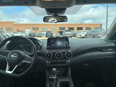 Used 2025 Nissan Sentra SV image 31