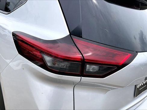 Used 2024 Nissan Rogue SV image 27