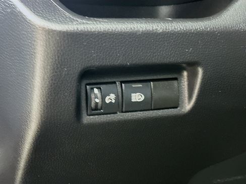 Used 2021 Toyota RAV4 LE image 10