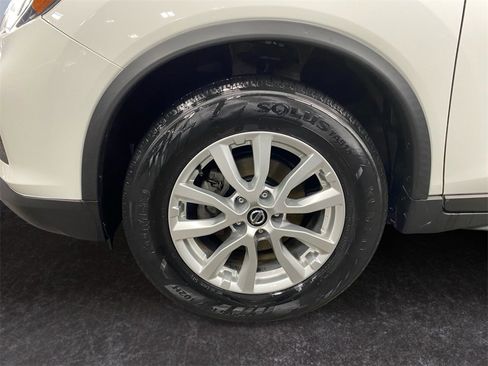 Used 2020 Nissan Rogue SV image 14