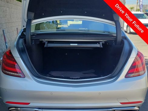 Used 2018 Mercedes-Benz S 560 Sedan image 27