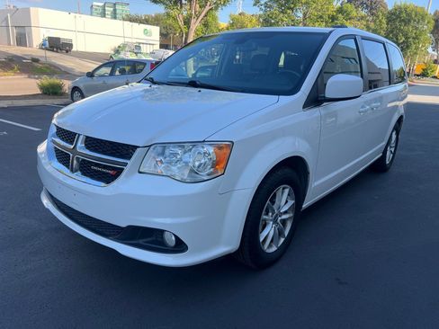 Used 2020 Dodge Grand Caravan SXT image 1