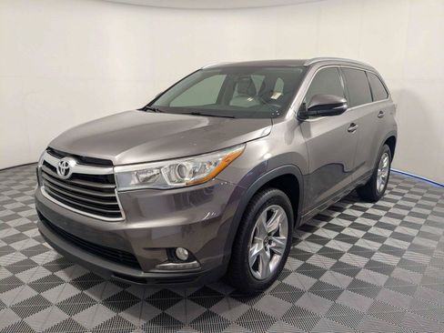 Used 2016 Toyota Highlander Limited FWD image 2