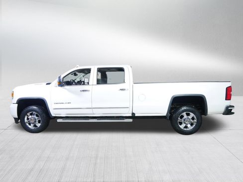 Used 2019 GMC Sierra 3500 Denali w/ Duramax Plus Package AWD/4WD image 4