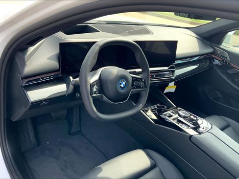 New 2024 BMW i5 eDrive40i w/ Premium Package image 8