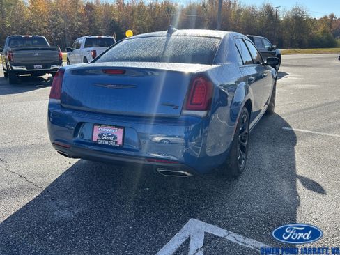 Used 2020 Chrysler 300 S w/ 300S Premium Group RWD image 5