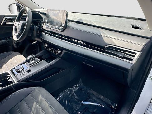 Used 2024 Mitsubishi Outlander SE FWD image 29