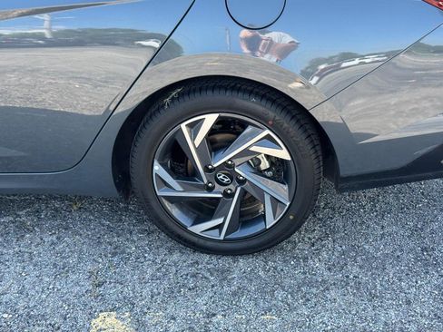 Used 2025 Hyundai Elantra SEL FWD image 9