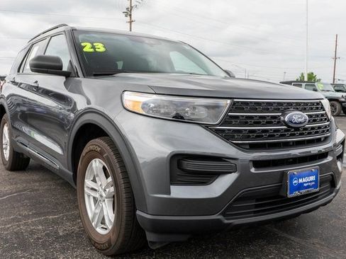 Used 2023 Ford Explorer XLT AWD/4WD image 4