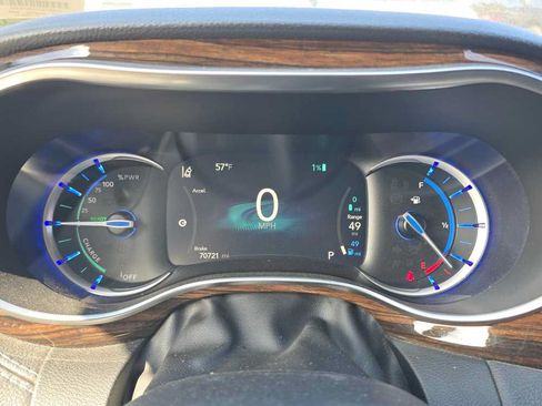 Used 2023 Chrysler Pacifica Limited FWD image 14