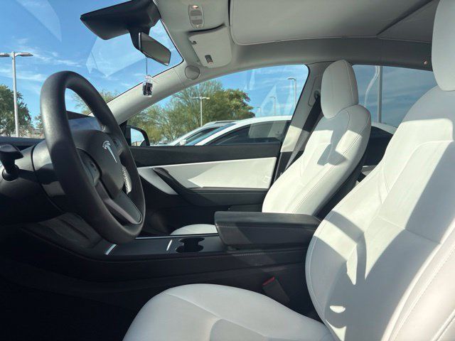 Used 2022 Tesla Model Y Long Range AWD/4WD image 5