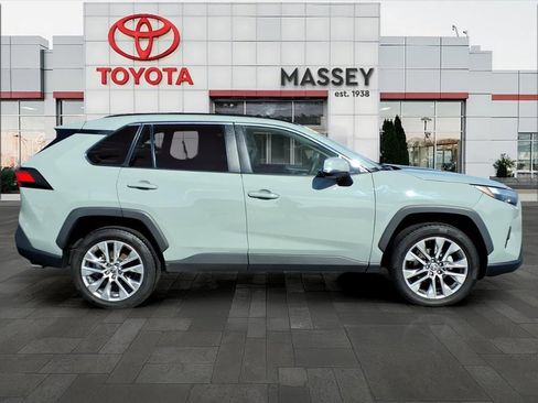 Used 2022 Toyota RAV4 XLE Premium image 2