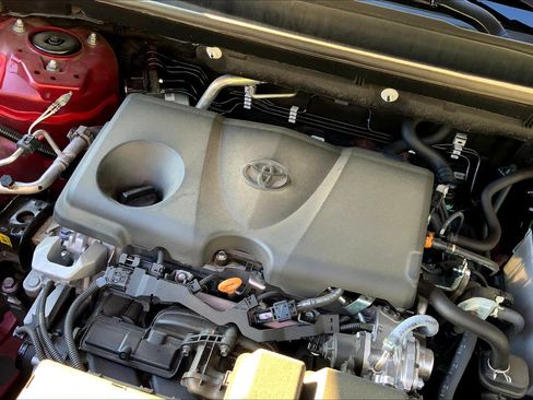 Used 2024 Toyota RAV4 XLE FWD image 31