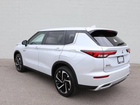 Used 2025 Mitsubishi Outlander SE image 15