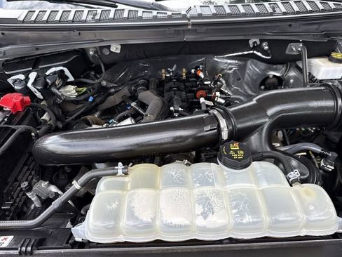 Used 2024 Ford Expedition XLT AWD/4WD image 36