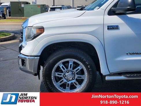 Used 2014 Toyota Tundra SR5 AWD/4WD image 9