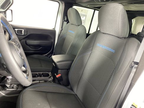 Used 2025 Jeep Wrangler Unlimited Rubicon 4xe w/ Convenience Group image 15