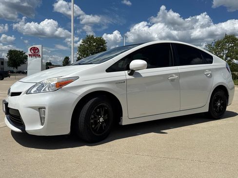 Used 2015 Toyota Prius Three w/ Solar Roof Package FWD image 7