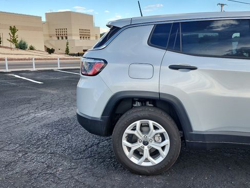 Used 2025 Jeep Compass Sport AWD/4WD image 5