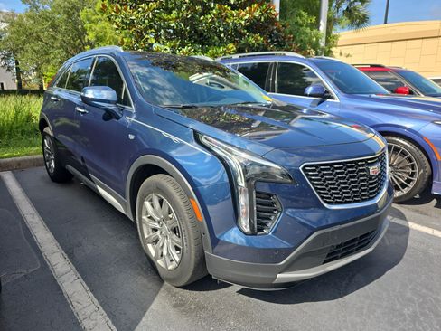 Used 2022 Cadillac XT4 Premium Luxury w/ Enhanced Visibility Package FWD image 1