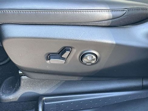New 2026 Chrysler Pacifica Select FWD image 32