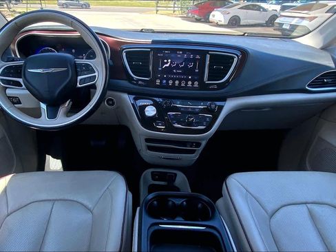 Used 2020 Chrysler Pacifica Limited FWD image 16