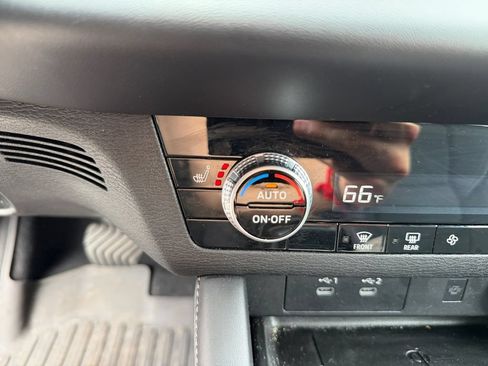 Used 2025 Mitsubishi Outlander SE FWD image 30