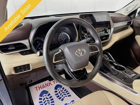 Used 2021 Toyota Highlander Platinum AWD/4WD image 9
