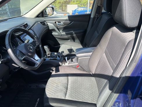 Used 2020 Nissan Rogue SV image 9