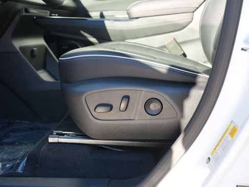 Used 2025 Buick Enclave Preferred image 15