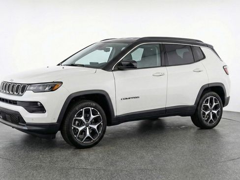Used 2025 Jeep Compass Limited image 3