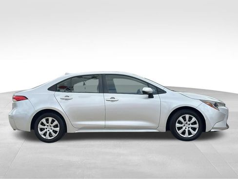 Used 2020 Toyota Corolla LE FWD image 10