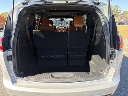 Used 2024 Chrysler Pacifica Pinnacle image 17