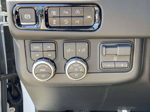 Used 2026 GMC Yukon Denali w/ Denali Reserve Package AWD/4WD image 23