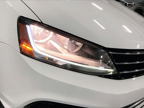 Used 2017 Volkswagen Jetta SE image 27