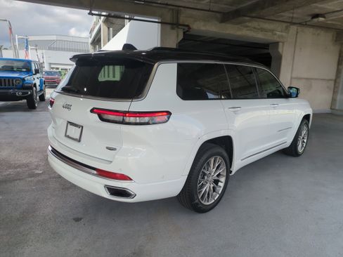 New 2025 Jeep Grand Cherokee L Summit w/ Advanced Protech Group IV image 5